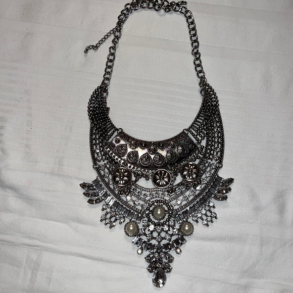 Sliver, rhinestone and pearl statement necklace - Picture 1 of 5